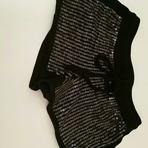 Nicki Minaj shorts bling