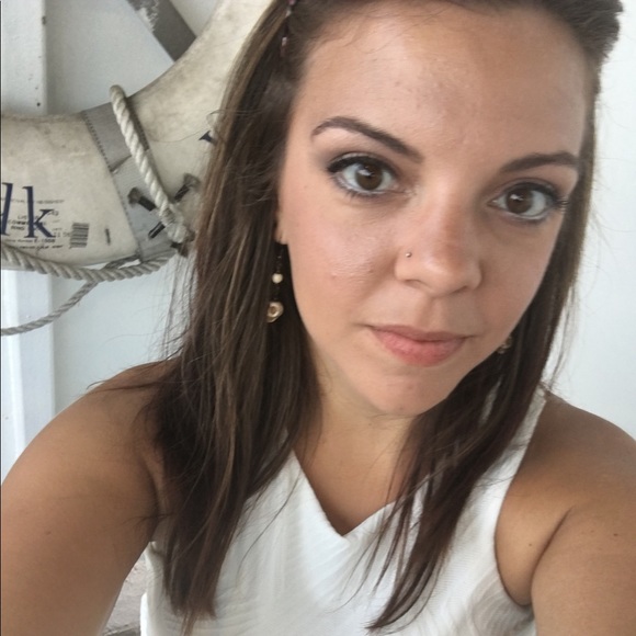Meet your Posher, Amber - Picture 3 of 3