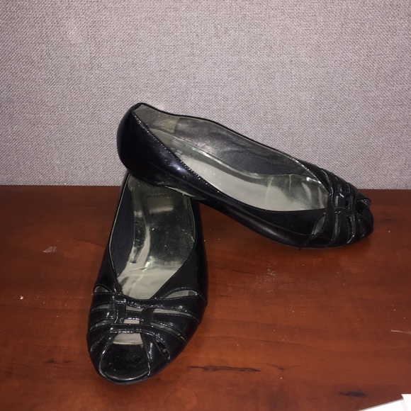 Black peep toe flats