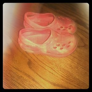 Size 8 toddler pink crocs