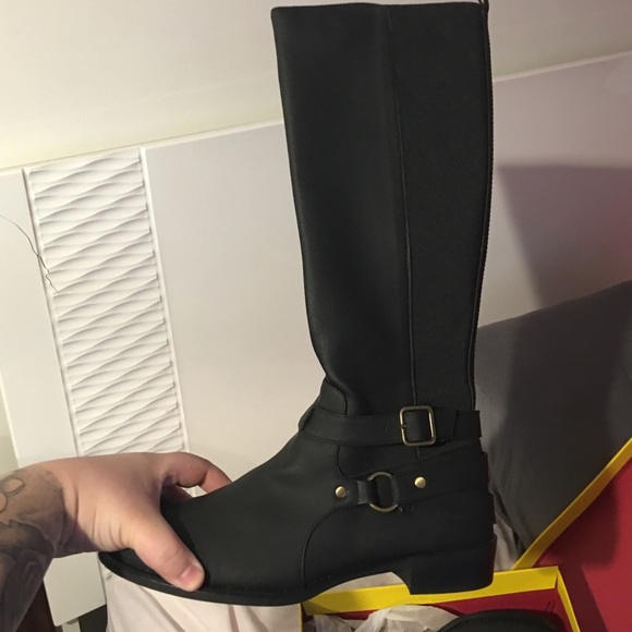 Kenneth Cole Boots! - Picture 2 of 4