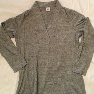 CAbi Gray V-Neck long-sleeved tee