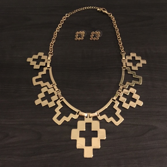Gold Aztec Pattern Necklace & Earring Set