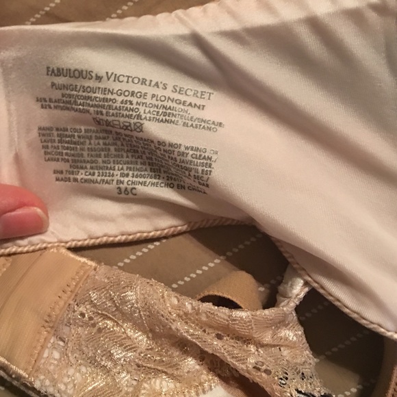 🎉Desperately ISO🎉 VS fabulous bra - Picture 2 of 2