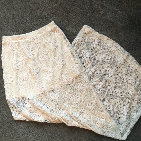 No boundaries XS cream lace maxi skirt