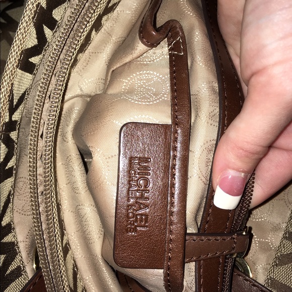 Micheal Kors handbag - Picture 2 of 2