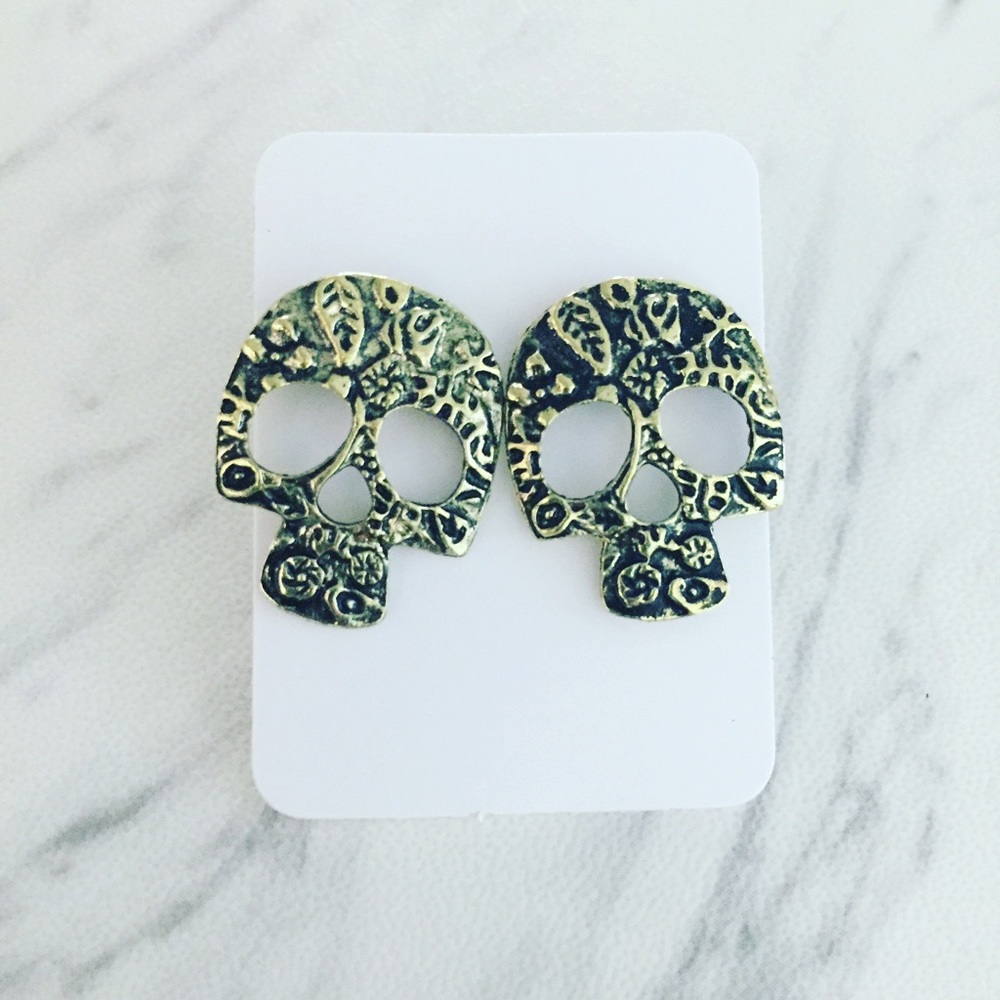 ❗️one left❗️Skull Earrings