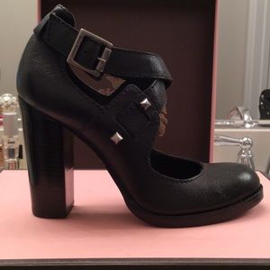 Juicy Couture Black Pumps