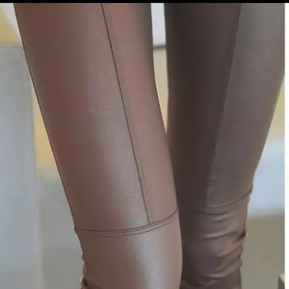 ✨Restocked ✨Faux Leather Leggings - Picture 3 of 3