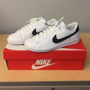 Women's Nike Tennis Classic Sneaker (NEW)