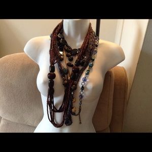 6 Vintage necklaces. Wood, beads, gold. Stunning!
