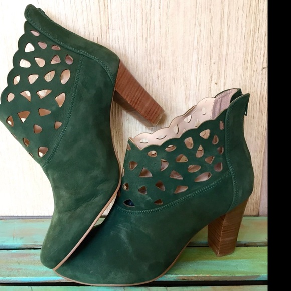 Anthropologie green suede Back Zipper Booties 9 - Picture 2 of 4