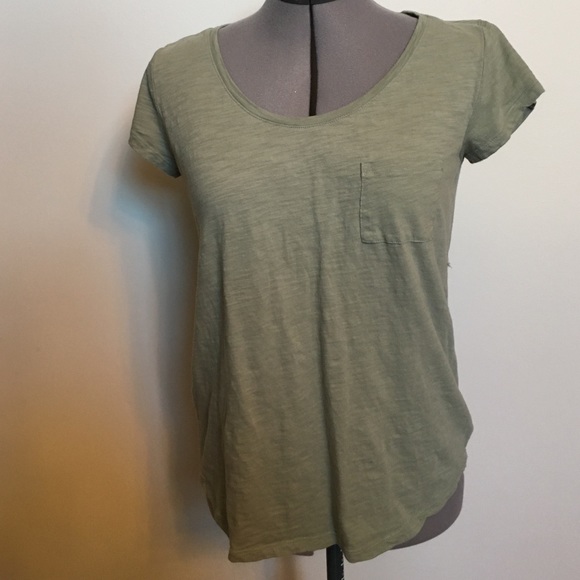 BUNDLE 4 Medium Casual Gap Tees w/ Chest Pocket