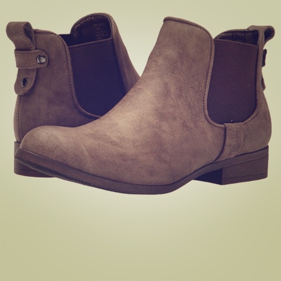 Steve Madden/ Madden Girl Taupe Bootie