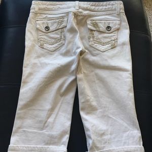 BKE denim Sabrina capris!  Sz 28 stretch