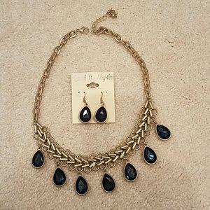 Gorgeous Statement necklace & earring set
