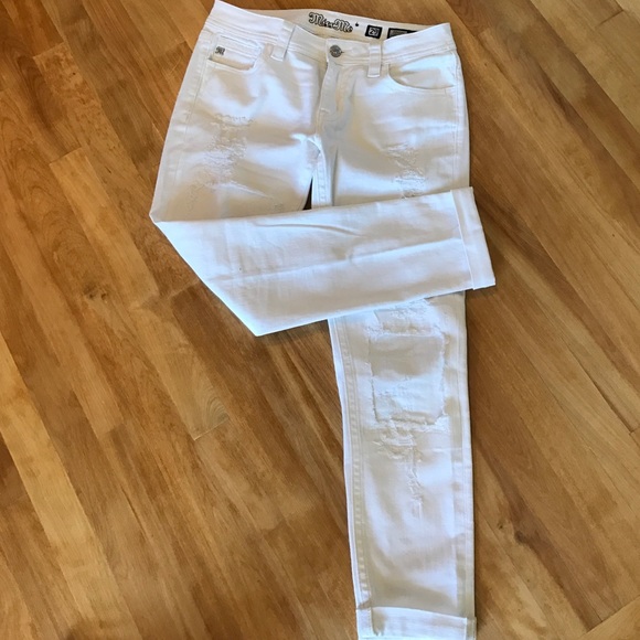 Miss Me white denim, signature cuffed skinny. Sz29