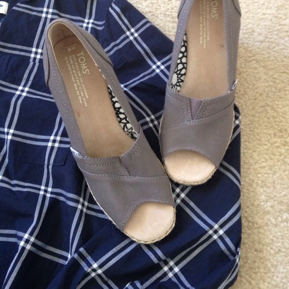 NWOT Toms Wedges