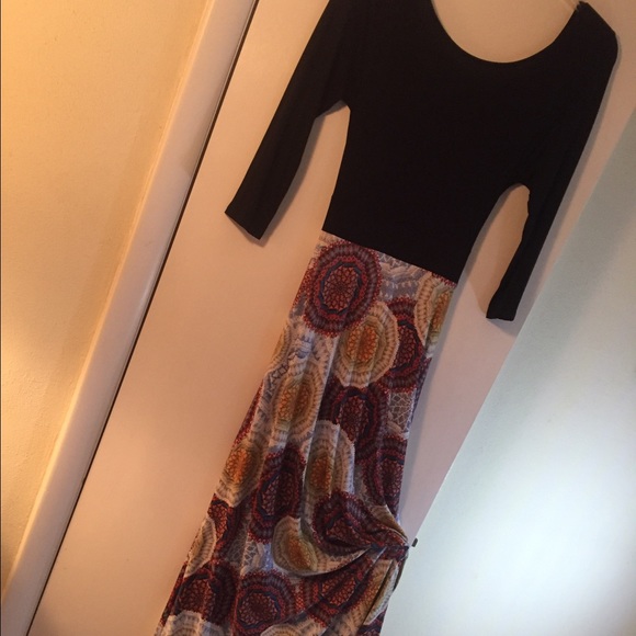 💫HP 12/6 On Trend Mutli color tie back maxi dress