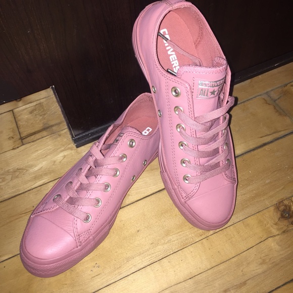 blush leather converse