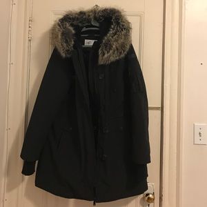 BCBG winter coat. Excellent condition.