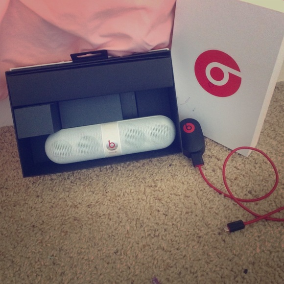 Beats pill for 800$