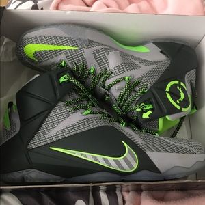 Lebron 12's Men's Size 9