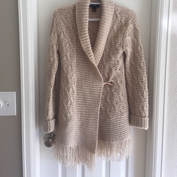 Cream cardi! ⛄️ INC brand XS detailed cardigan.