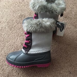 Size 6 toddler snow boots