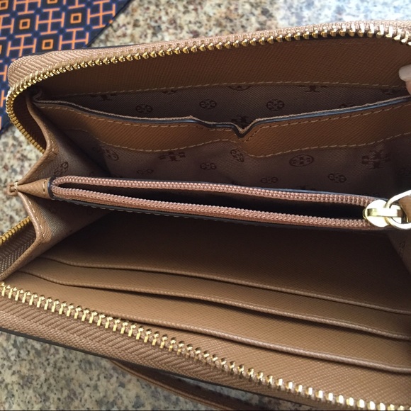 🆕Tory Burch "Robinson" Smart Phone Wristlet. NWT - Picture 3 of 4