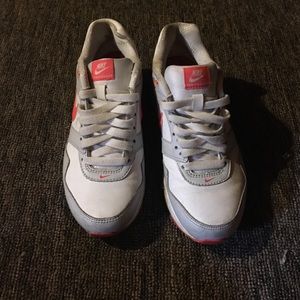 Air max size 5 in yboys size 7 in girls
