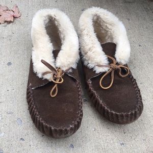 Minnetonka Cute Fluffy Moccasin Booties!