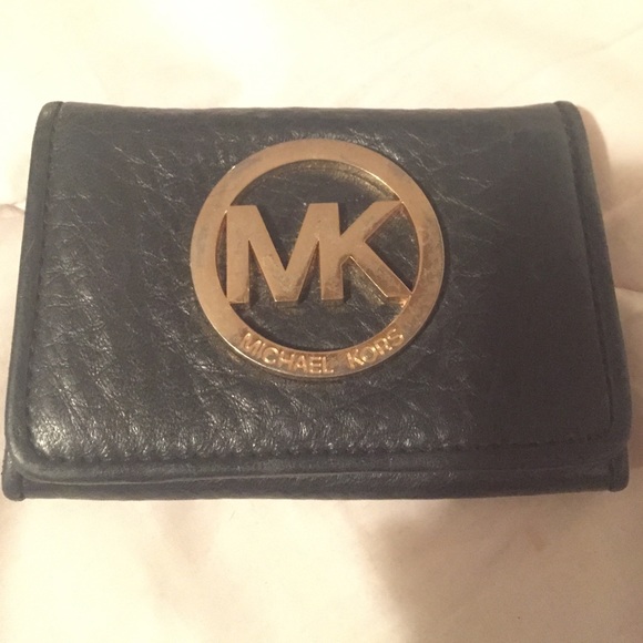 Michael kors coin wallet.