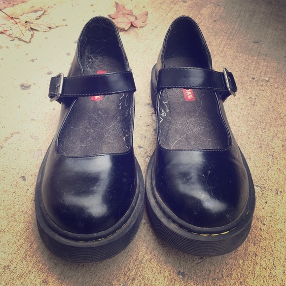 V Cute Mary Janes