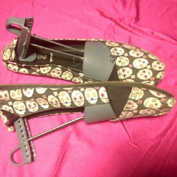 MadPaw size 11day of the dead pattern