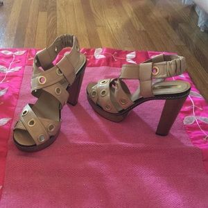 BCBG taupe leather sandal/ gold circle accent