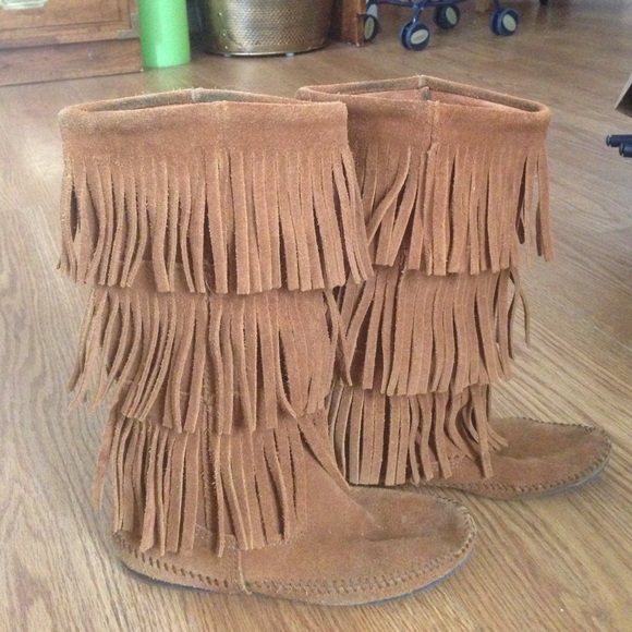 Minnetonka preloved fringe boots