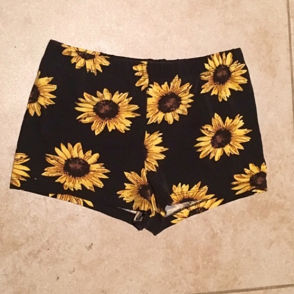 Pants - 🌻Sunflower high waisted shorts🌻