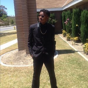 Meet your Posher, Emeit