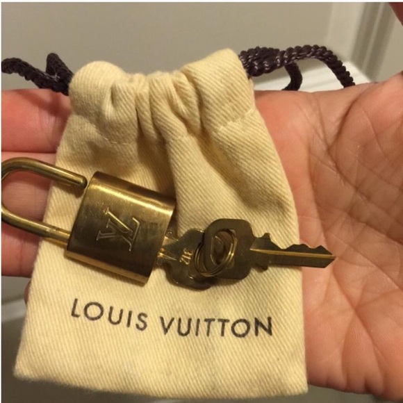 🚫Sold on Tradesy🚫Speedy 30 Louise Vuitton - Picture 2 of 4