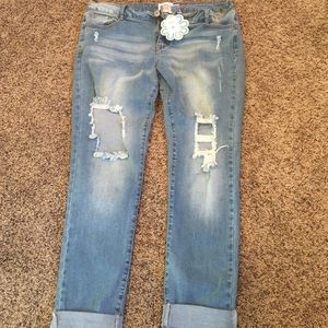 Distressed boyfriend jean