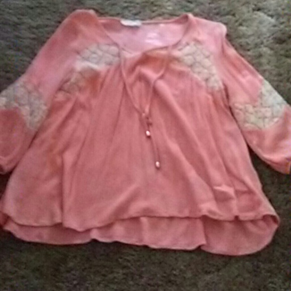 NWOTpink and cream colored lace on sides and sle