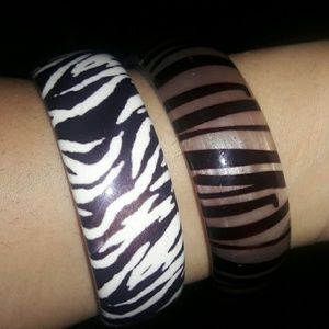 Set of 2 acrylic animal print bangles