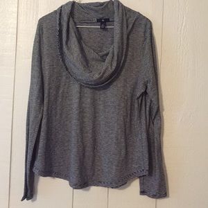 Gap scooped neck shirt