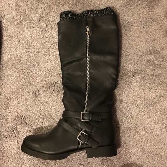 Boots - Picture 2 of 4
