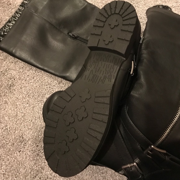 Boots - Picture 4 of 4