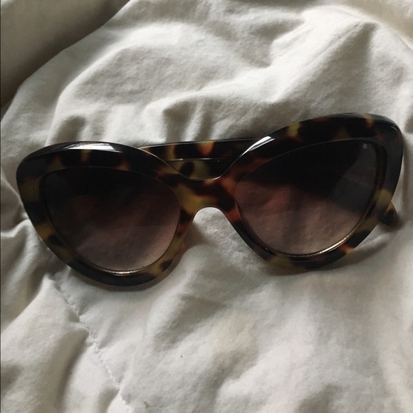 Urban Outfitter Sungalsses