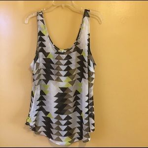 🌲•Old Navy• Triangle Print Tank