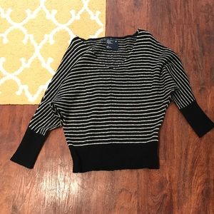Stripped wide-armed sleeved sweater
