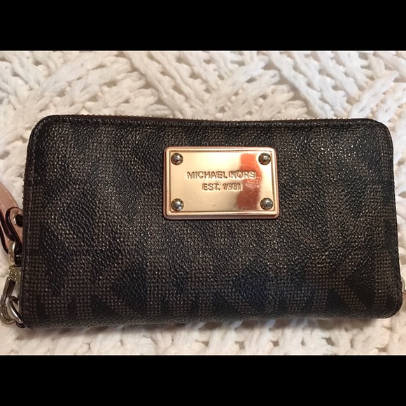 Michael Kors wristlet